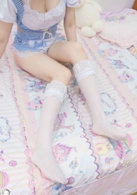 伸进她的小内裤_DVD手机免费观看完整