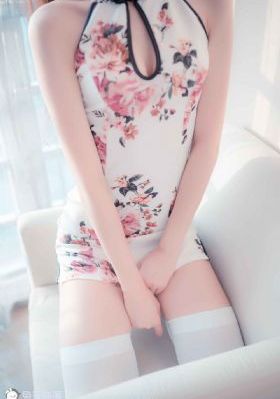 教室激情吃奶亲下面免费观看_DVD手机免费观看完整