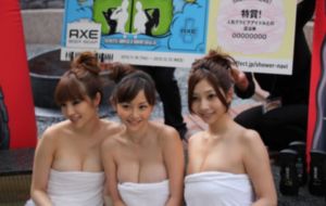 女警被两个黑人前后挺进_BD国语电影在线看