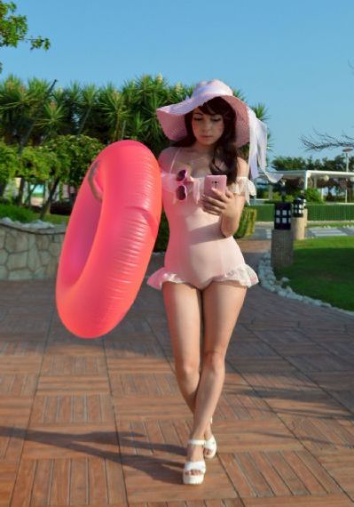 正在播放五星级美腿OL的搭讪_剧情片HD高清在线观看